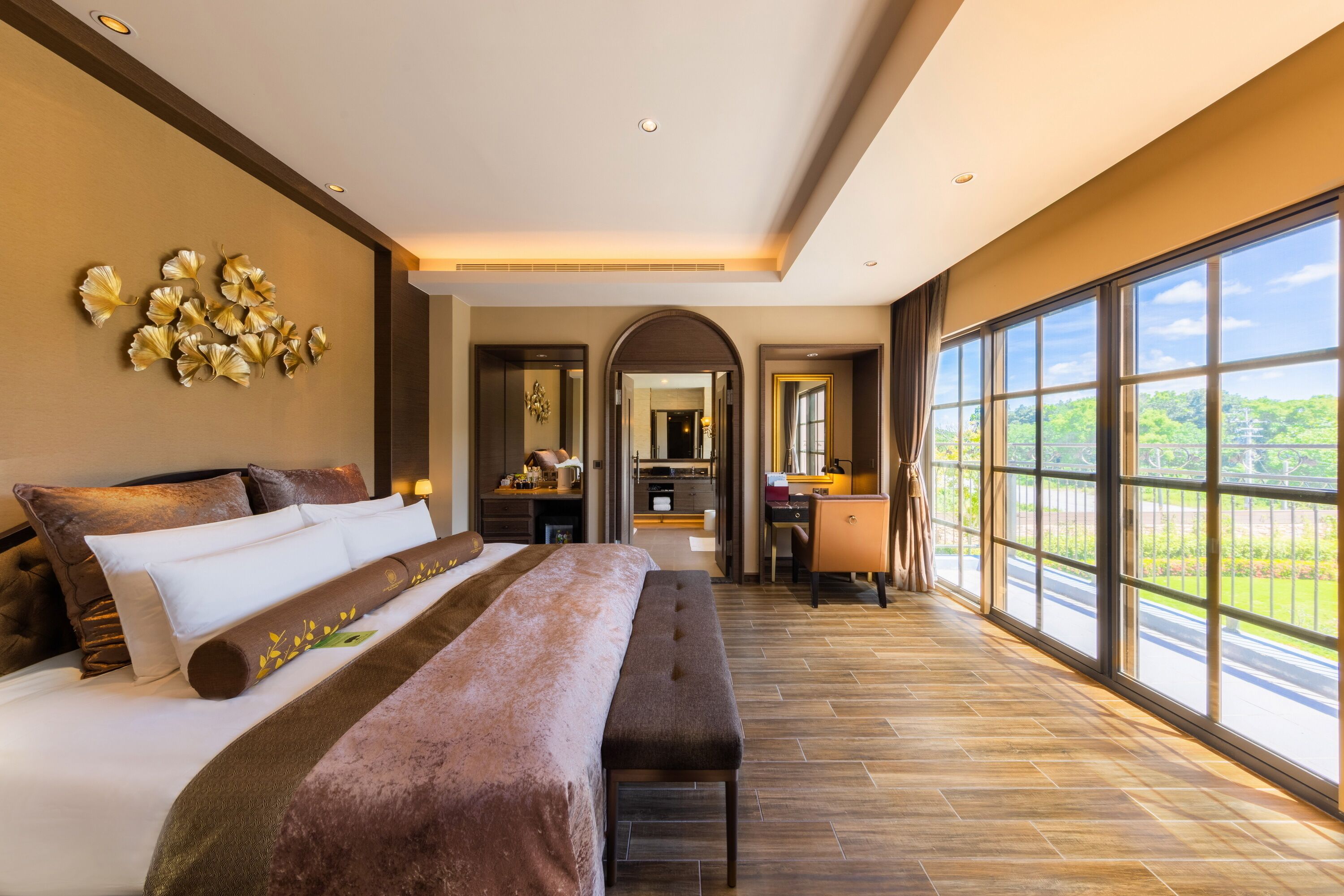 premier villa | premium bedding, down duvets, pillow-top beds, free minibar