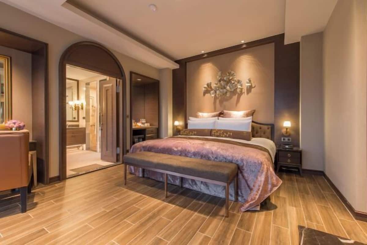 Premium bedding, down duvets, pillow-top beds, free minibar