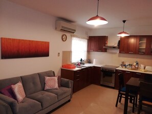 Appartement Standard, 2 chambres | Aire de séjour | Téléviseur à écran plat