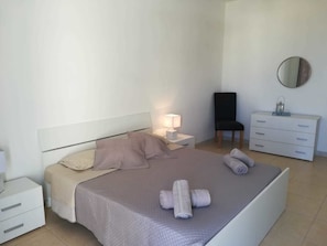 Appartement supérieur, 3 chambres | 1 chambre, draps en coton égyptien, literie de qualité