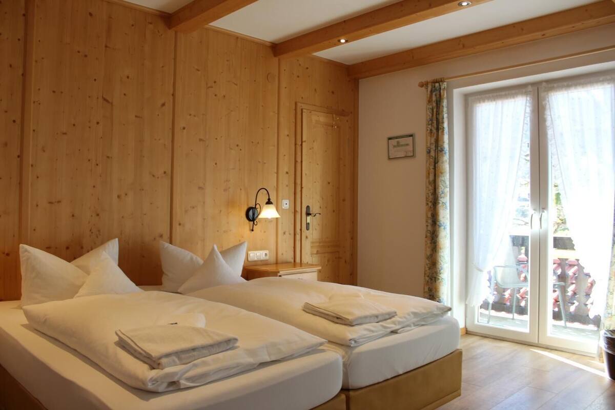 premium bedding, in-room safe, desk, soundproofing