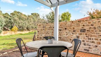 Apartment, 2 Bedrooms, 2 Bathrooms | Premium bedding, individually decorated, individually furnished