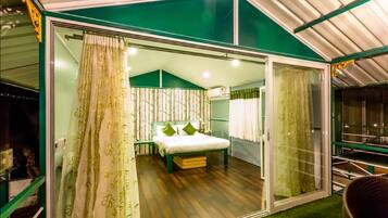 Luxury Cottage, 1 Bedroom (Lake View) | 1 bedroom, memory-foam beds, desk, rollaway beds
