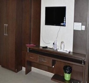 Desk, free WiFi