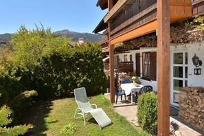 Outdoor dining - Ferienwohnung für 1-2 Pers., ca. 49 m²,  1 Schlafzimmer, Wohnraum, Terrasse (Bischofswiesen)