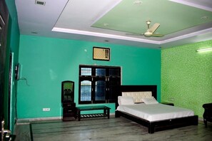 Concierge desk - Hotel Shakshi (Azamgarh)