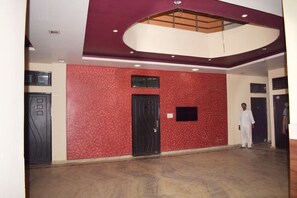 Billiards - Hotel Shakshi (Azamgarh)