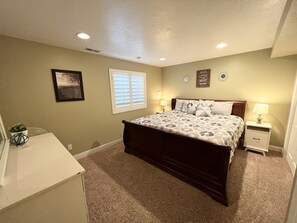 4 bedrooms, desk, iron/ironing board, free WiFi
