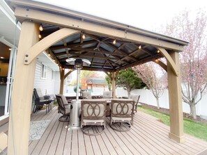 Outdoor dining - Comfortable/Cozy Home (American Fork)