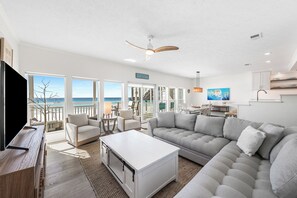 Smart TV, books - 2 Beach Setups ☀️ 30A Beachfront Panoramic Ocean View, Private Beach w/ Direct Access ☀️ (Santa Rosa Beach)
