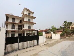 Mặt tiền nơi lưu trú