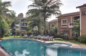 Outdoor pool - OYO 1254 Hotel Goveia Holiday Homes (Candolim)