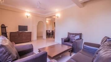 Double or Twin Room | Living area | TV