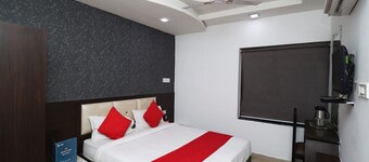 OYO 11943 Hotel Yugantar Palace