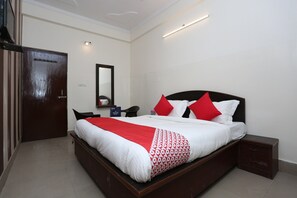 Standard Double Room | Free WiFi, bed sheets - OYO 11623 Hotel Shiva Elite (Haridwar)