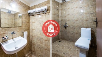 Double or Twin Room | Bathroom | Towels