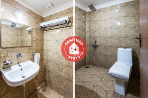 Double or Twin Room | Bathroom | Towels