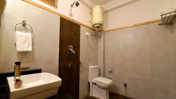 Double or Twin Room | Bathroom