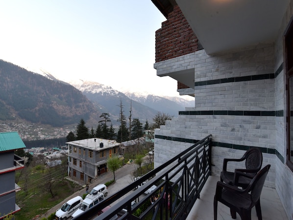 View from property - OYO 12735 The Manali Lodge (Manali)