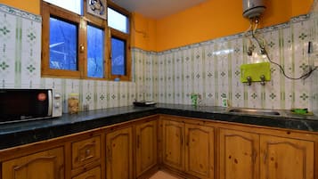 Double or Twin Room | Private kitchen | Fridge