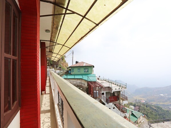 Double or Twin Room | Balcony