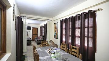 Double or Twin Room | In-room dining