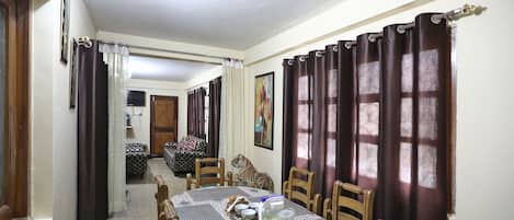 Double or Twin Room | In-room dining