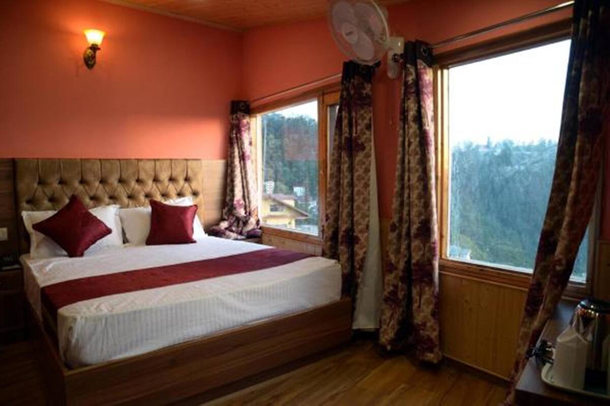 Deluxe-Doppelzimmer, 1 Doppelbett | 1 Schlafzimmer, Schreibtisch, Zustellbetten, kostenloses WLAN