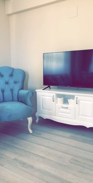 Family Apartment, 3 Bedrooms, Sea View | Living area | Smart TV - Haifa Apartment (Akçaabat)