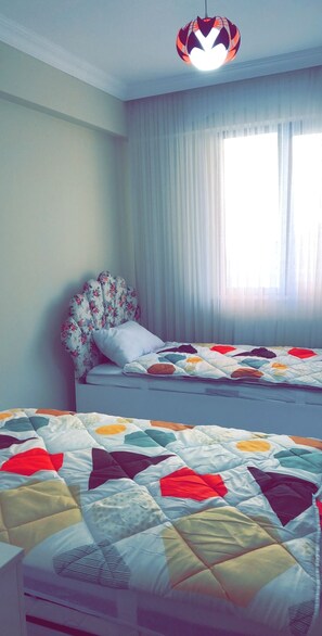 Family Apartment, 3 Bedrooms, Sea View | 3 bedrooms, iron/ironing board, free cribs/infant beds, free WiFi - Haifa Apartment (Akçaabat)