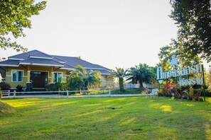 المنطقة المحيطة بالمنشأة