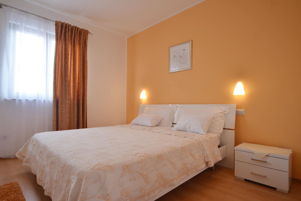 Apartment, 2 Schlafzimmer, Balkon, Stadtblick | 1 Schlafzimmer, Zimmersafe, Schreibtisch, schallisolierte Zimmer