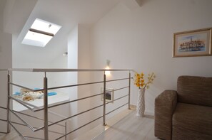 Maisonette, 2 Schlafzimmer, Balkon, Meerblick | 1 Schlafzimmer, Zimmersafe, Schreibtisch, schallisolierte Zimmer