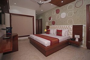 Quarto superluxo | Escrivaninha, cortinas blackout, camas extras/dobráveis (sobretaxa)