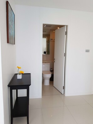 One Bedroom Apartment | Badezimmer