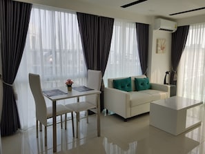 One Bedroom Apartment | Centro de negocios en la habitación
