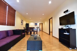 TV - Thonglor Suites (Bangkok)