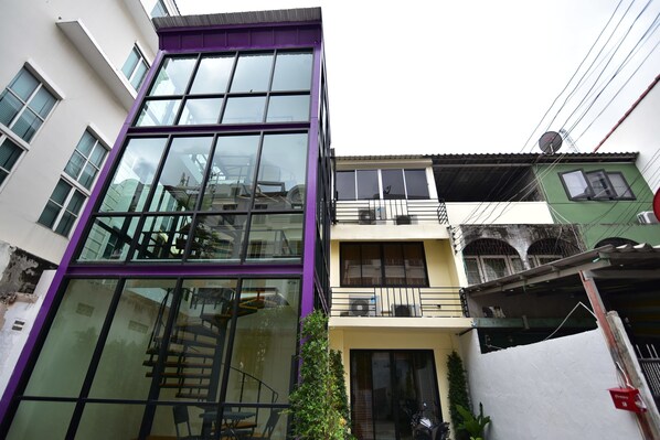 Front of property - Thonglor Suites (Bangkok)