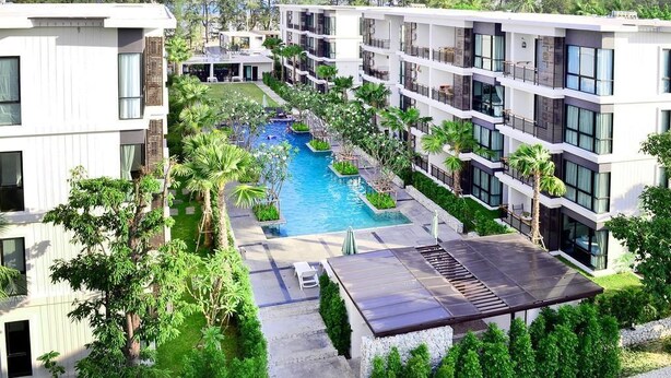 2 piscinas externas, guarda-sóis, espreguiçadeiras