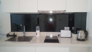 Studio | Private kitchenette | Coffee/tea maker, full-sized fridge, microwave, stovetop - City Center Residence by Pattaya Holiday (Pattaya)