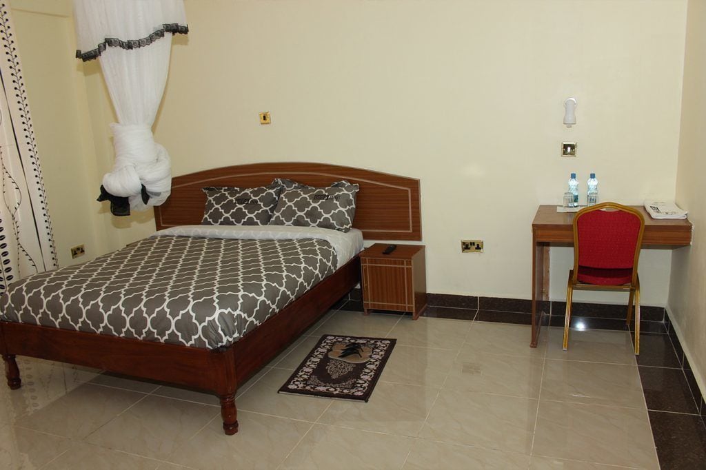 أغطية فراش متميزة ومكتب وواي فاي مجانًا وملاءات أسرّة