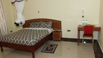 Bộ đồ giường cao cấp, bàn, truy cập Internet không dây miễn phí