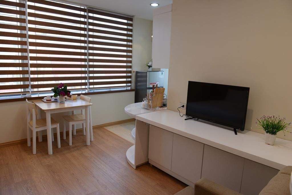 32-inch flat-screen TV with cable channels, TV