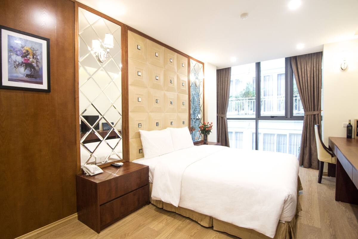 Deluxe-Zimmer | Schreibtisch, Verdunkelungsvorhänge, schallisolierte Zimmer