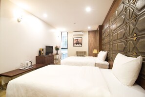 VIP Room  | Minibar, desk, free WiFi - The Ky Moi Hotel (Hanoi)