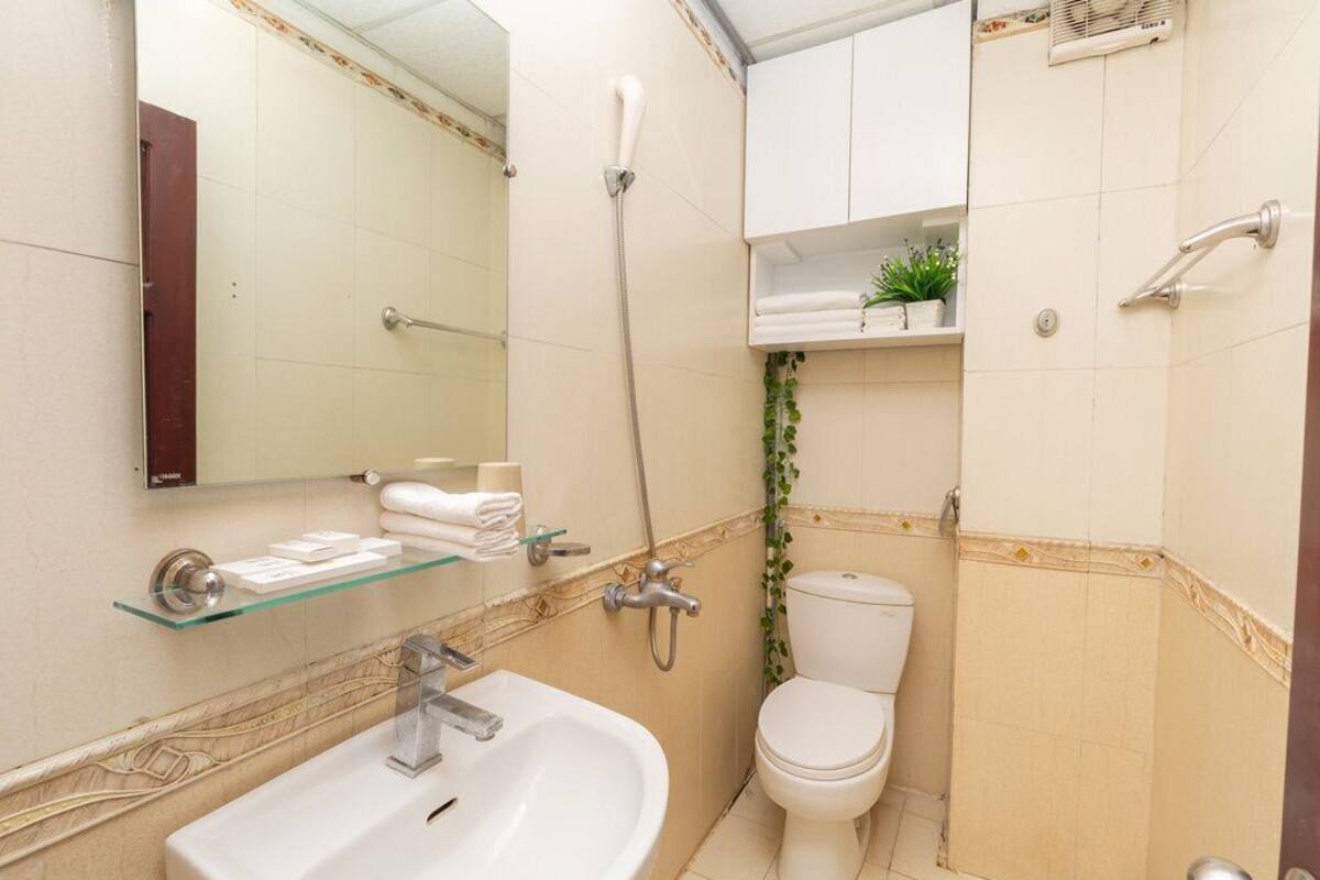 Shower, free toiletries, hair dryer, slippers