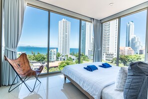 Deluxe 2 Bedroom Direct SeaView - B807 | 1 bedroom, Egyptian cotton sheets, premium bedding, in-room safe - The Riviera Wongamat by Pattaya Holiday (Pattaya)