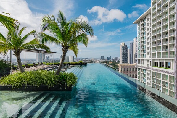 4 outdoor pools