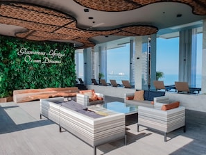 4 outdoor pools