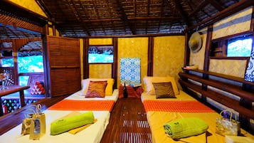 1 bedroom, bed sheets